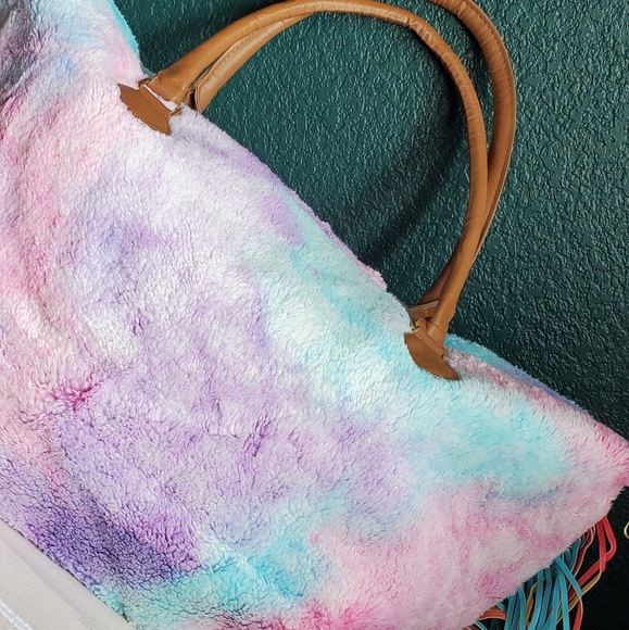 Tye Dye Print Fringe Weekender Bag - Picture 2 of 3